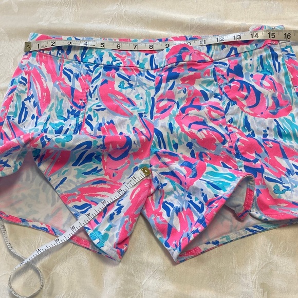 Lilly Pulitzer Hazelle Stretch Short Cosmic Coral Cracked - Picture 5 of 7